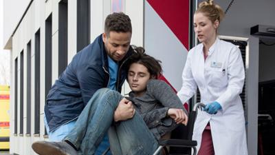 In aller Freundschaft - Die jungen Ärzte: Folge 25: Grenzen überwinden (S01/E25)