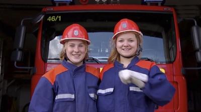 Schau in meine Welt: Annika und Hanna - Feuerwehrfreundinnen