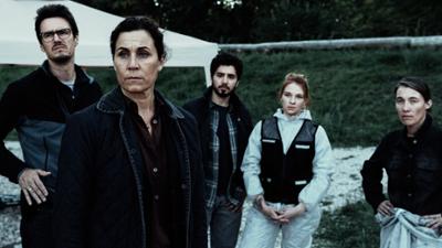 Spuren: Folge 1: Ein Dorf sucht (S01/E01) Spuren: Folge 1: Ein Dorf sucht (S01/E01)
