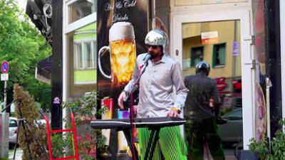 TAGE IN BERLIN & BRANDENBURG: Straßenmusiker: Der Bürgersteig wird zur Bühne