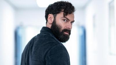 The Suspect: Folge 1: 21 Stiche (S01/E01)