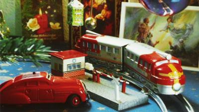 Von Puppen und Eisenbahnen: · Nostalgie unterm Weihnachtsbaum