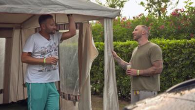 Bella Italia - Camping auf Deutsch: Junggesellenabschied auf dem Campingplatz: Lex und seine Freunde reisen an