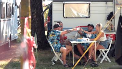 Bella Italia - Camping auf Deutsch: Staffel 4, Folge 9: Überraschungsbesuch: Die Fingerhuths als geheime Hochzeitsgäste