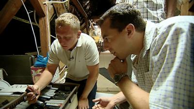 Der Trödeltrupp: Die Erbstücke der Eltern und Großeltern sollen nicht im Keller vergammeln! - Teil 2 | Wir müssen uns