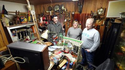 Der Trödeltrupp: Staffel 17, Folge 14: Sükru bei Nina und Emil