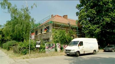 Die Schnäppchenhäuser: Folge 1: Eine Familie unter Zeitdruck Die Schnäppchenhäuser: Folge 1: Eine Familie unter Zeitdruck