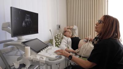 Die Wollnys - Eine schrecklich große Familie: Staffel 18, Folge 13: Loredanas Rückflug zu Servet steht auf der Kippe!