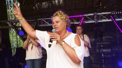 Die Wollnys - Eine schrecklich große Familie: Staffel 9, Folge 9: Silvias großer Traum wird Wirklichkeit!