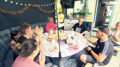 Die Wollnys - Eine schrecklich große Familie: Staffel 13, Folge 30: Die Große Überraschung: Casey und Emory kommen nach Hause