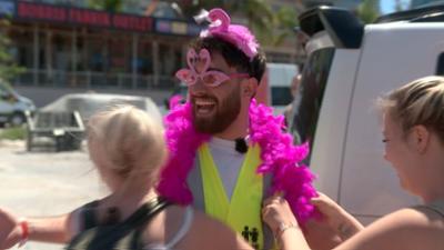 Die Wollnys - Eine schrecklich große Familie: Staffel 17, Folge 32: Die Junggesellenabschiede in der Türkei