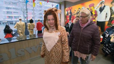 Die Wollnys - Eine schrecklich große Familie: Staffel 16, Folge 17: Karneval & Beziehungsjubiläum: Die Wollnys im Orgastress!