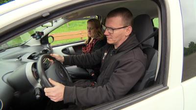 Hartz Rot Gold: Staffel 5, Folge 2: Auf dem Verkehrsübungsplatz