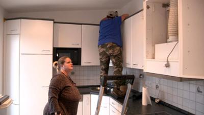 Hartz Rot Gold: Staffel 3, Folge 3: Einstürzen und neu bauen