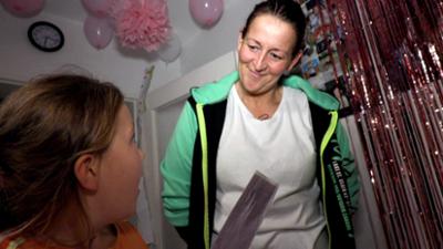 Hartz Rot Gold: Staffel 3, Folge 10: Leben mit Baby