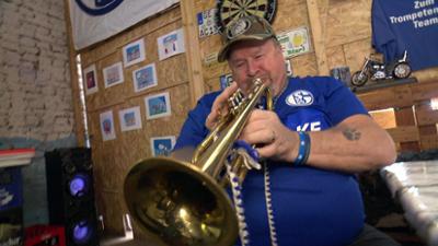 Hartz Rot Gold: Staffel 4, Folge 34: Partystimmung im Schalke Haus