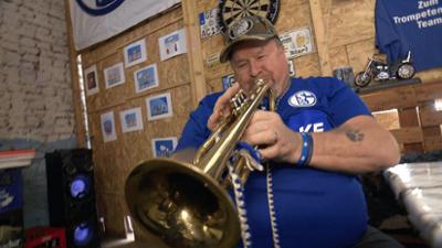 Hartz Rot Gold: Staffel 4, Folge 34: Partystimmung im Schalke Haus