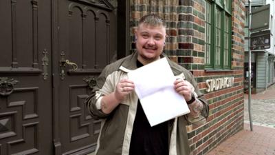 Hartz und herzlich: Staffel 13, Folge 21: Und täglich grüßt das Bürgeramt