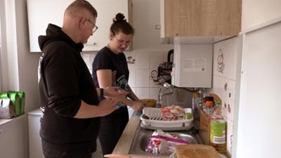 Hartz und herzlich: Staffel 12, Folge 60: Liebe geht durch den Magen