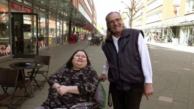 Hartz und herzlich: Staffel 12, Folge 86: Verliebt sein und flügge werden