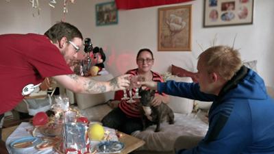 Hartz und herzlich: Staffel 7, Folge 85: Geburtstagsparty