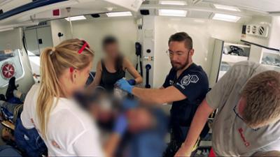 Mensch Retter - NACHTSCHICHT: Wohnungsöffnung nach Rauchmelderalarm | Hypoglykämie | Hämatom nach Schlägerei