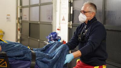 Nachtschicht: Einsatz für die Lebensretter: Staffel 1, Folge 2: Sanitäter werden zu Notfällen in der Nacht gerufen