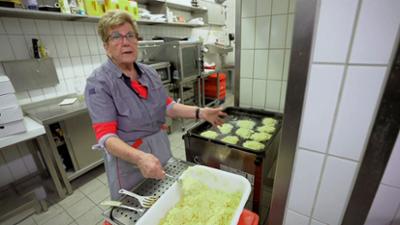 Unser Supermarkt - Mit Herz und Humor: Staffel 1, Folge 8: Der Reibekuchen-Tag