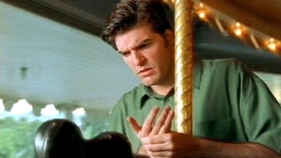 X-Factor: Das Unfassbare: Das Karussell | Rote Augen | Der Gebrauchtwagenhändler | Überwachung | Graffiti