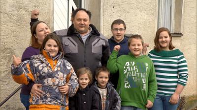 Zuhause im Glück - Unser Einzug in ein neues Leben: Staffel 9, Folge 4: Großfamilie braucht dringend Hilfe bei der Renovierung