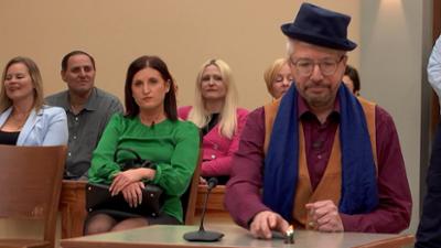 Barbara Salesch: Von wegen beste Freundinnen! Versöhnung bei Kamillentee endet mit Schädelhirntrauma durch Schaufelsc