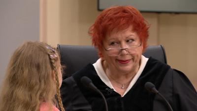 Barbara Salesch: Folge 23: Wurde Erzieherin von wütendem Vater verbrüht?