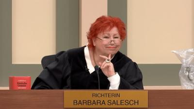Barbara Salesch: Folge 378: Haustiere erben Millionen - Hat sich enterbter Sohn gerächt?
