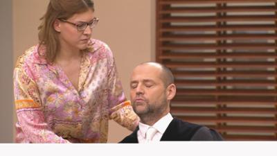 Barbara Salesch: Folge 244: Wollte Arzt Nebenbuhler zu Tode spritzen?