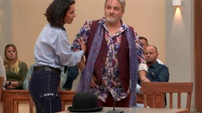 Barbara Salesch: Folge 358: Zirkushorror: Zuschauerin fällt Sandsack auf den Kopf