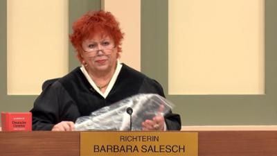 Barbara Salesch: Hat Leiter einer Nachbarschaftswache einem Gitarrenlehrer beide Hände gebrochen?