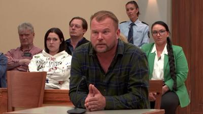 Barbara Salesch: Folge 224: Wurde beliebter Friseur aus Rache von Obdachloser angeschossen?