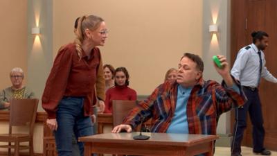 Barbara Salesch: Kriminell urlaubsreif? Mutter soll für Familienreise Kiosk von Freundin mit Soft-Air-Pistole überfal