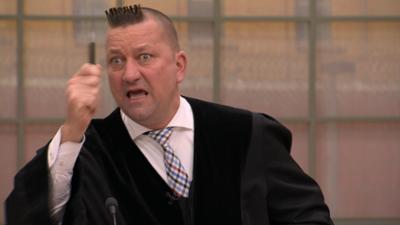 Barbara Salesch: Folge 306: Stromschlag - dreister Anschlag auf freche Rentnerin!