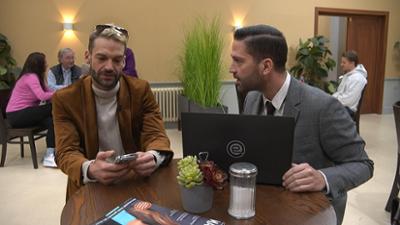 Barbara Salesch: Diebstahl bei wilder Hausparty: Wer hat 12.000-Euro-Handyhülle gestohlen?