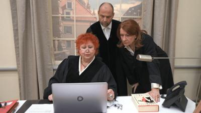 Barbara Salesch: Folge 309: Hat raffgierige Pflegerin nach Mord Testament gefälscht?