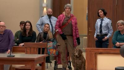 Barbara Salesch: Folge 318: Polizist vor Gericht - Ist er wirklich ein Brandstifter?