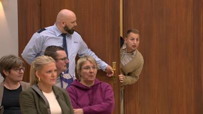 Barbara Salesch: Drama im Mietshaus - Warum sollte unbescholtener Handwerker mit Schere auf einen Mann einstechen?