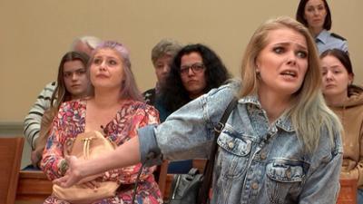 Barbara Salesch: Folge 14: Hat Horrorvermieter Gast in der Sauna eingesperrt?