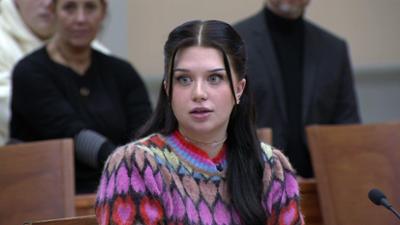 Barbara Salesch: Folge 278: Steckenpferde in Flammen - Drehte junge Frau auf Bewährung im Reitstall durch?