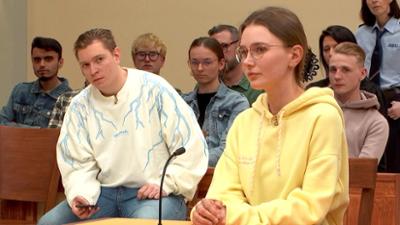 Barbara Salesch: Sperrte strenge Stiefmutter Freund von Teenager-Tochter ein, um ein Date zu verhindern?