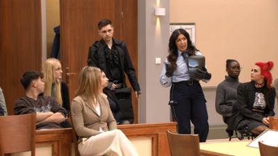 Barbara Salesch: Dreister Urnenklau - Eskalierte Streit der Töchter um Beisetzung?