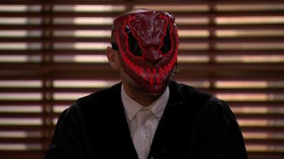 Barbara Salesch: Ist lockerer Straßenmusiker in Wahrheit der berüchtigte Parkräuber?