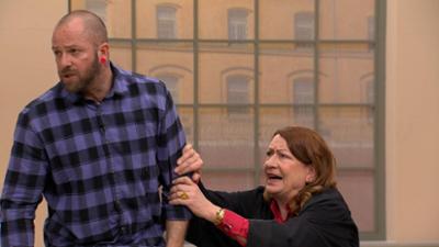 Barbara Salesch: Folge 316: Brand in Schule! Spanner-Hausmeister als Feuerteufel angeklagt!