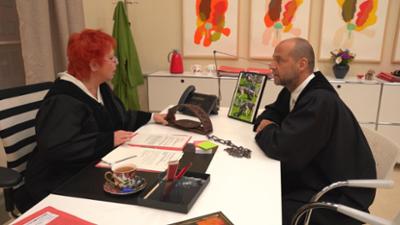 Barbara Salesch: Bärenfalle im Wald: Teilnehmer von Männercoaching schwer verletzt!